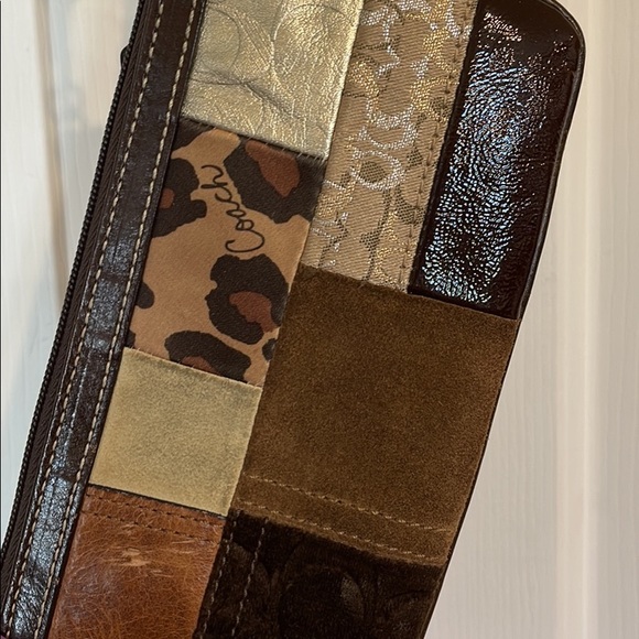 Crossbody and wristlet - Picture 8 of 10